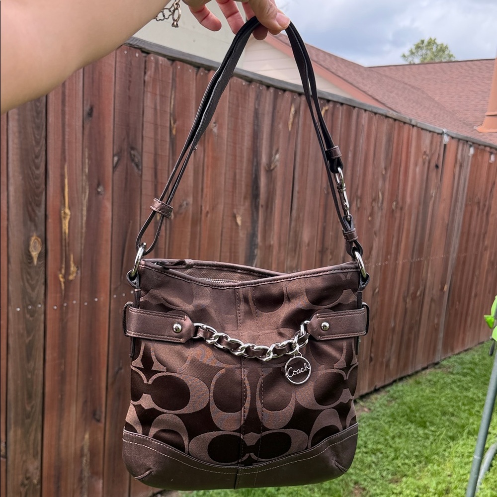Coach chocolate bag EUC Shoulder Bag 🤎 1 minor call out